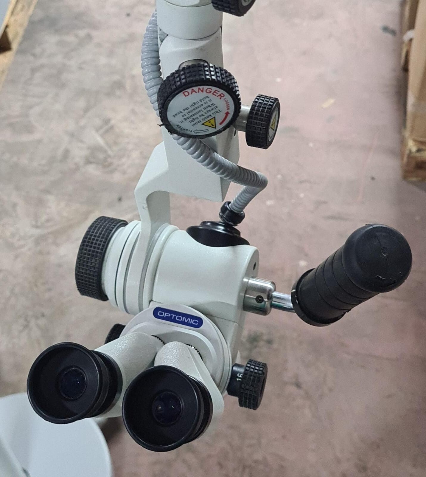 OPTOMIC OP-C12 & OP-TVB Counterweight Surgical Microscope f-200mm W/ Stand