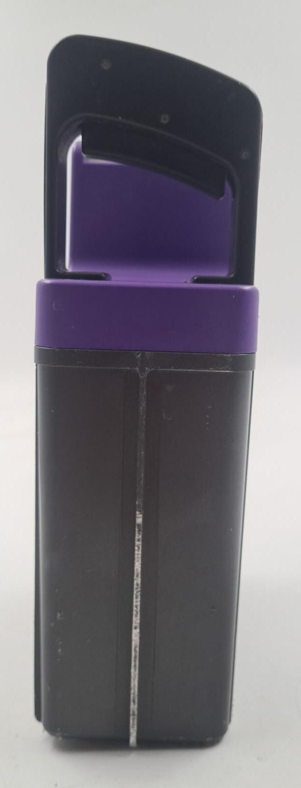 Isoflurane anesthesia vaporizer bottom connection ports