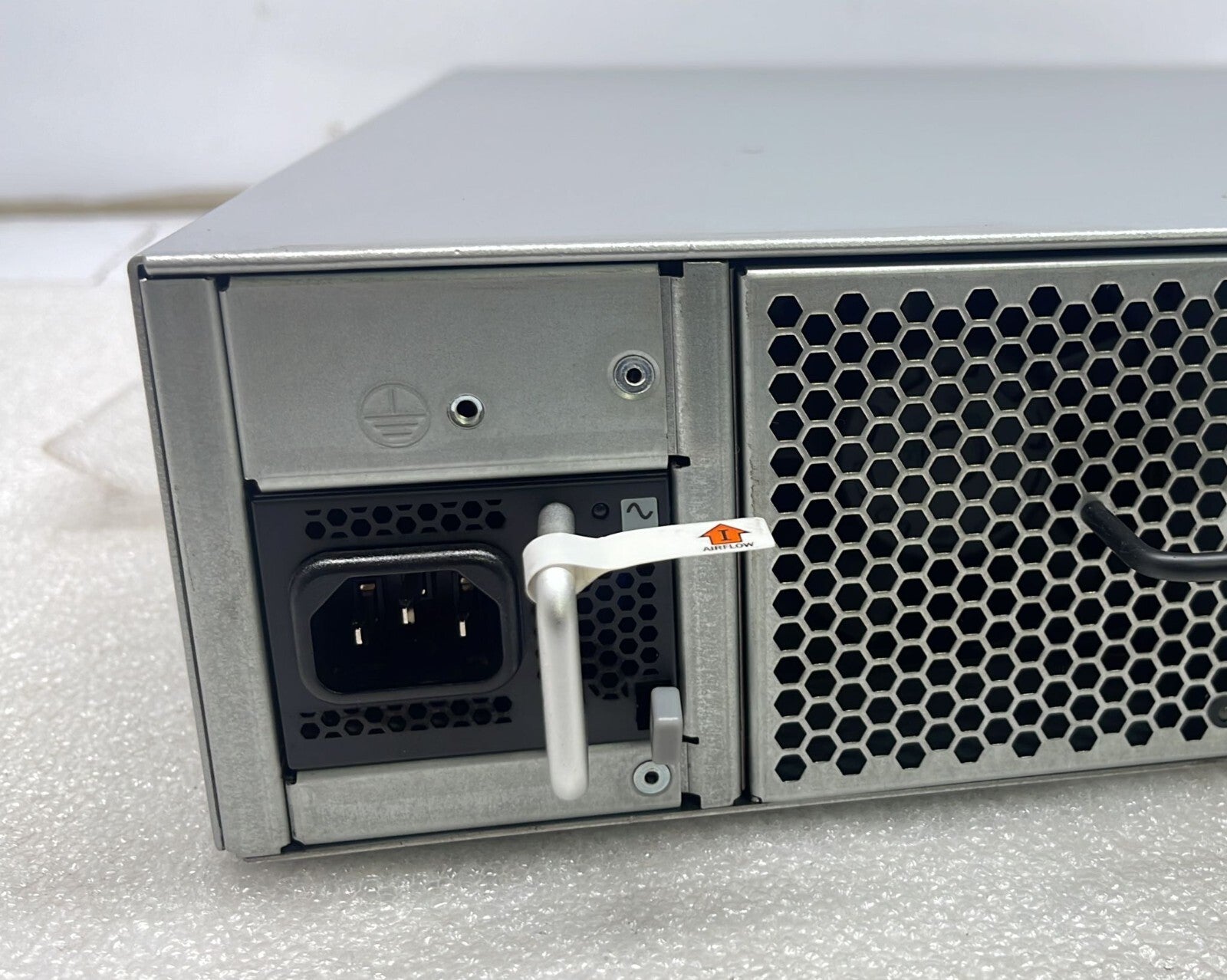 Brocade 6520 EMC DS-6520B 96-Port Fiber Channel Switch 100-652-862-00 W/ 96* SFP