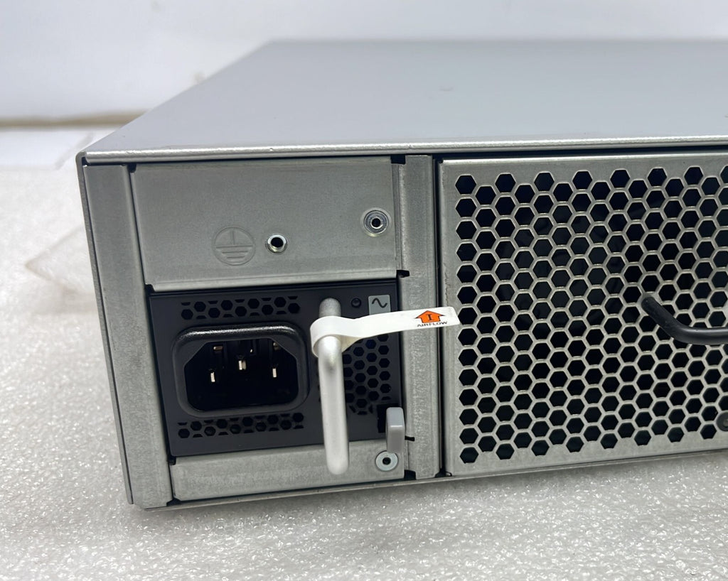 Brocade 6520 EMC DS-6520B 96-Port Fiber Channel Switch 100-652-862-00 W/ 96* SFP