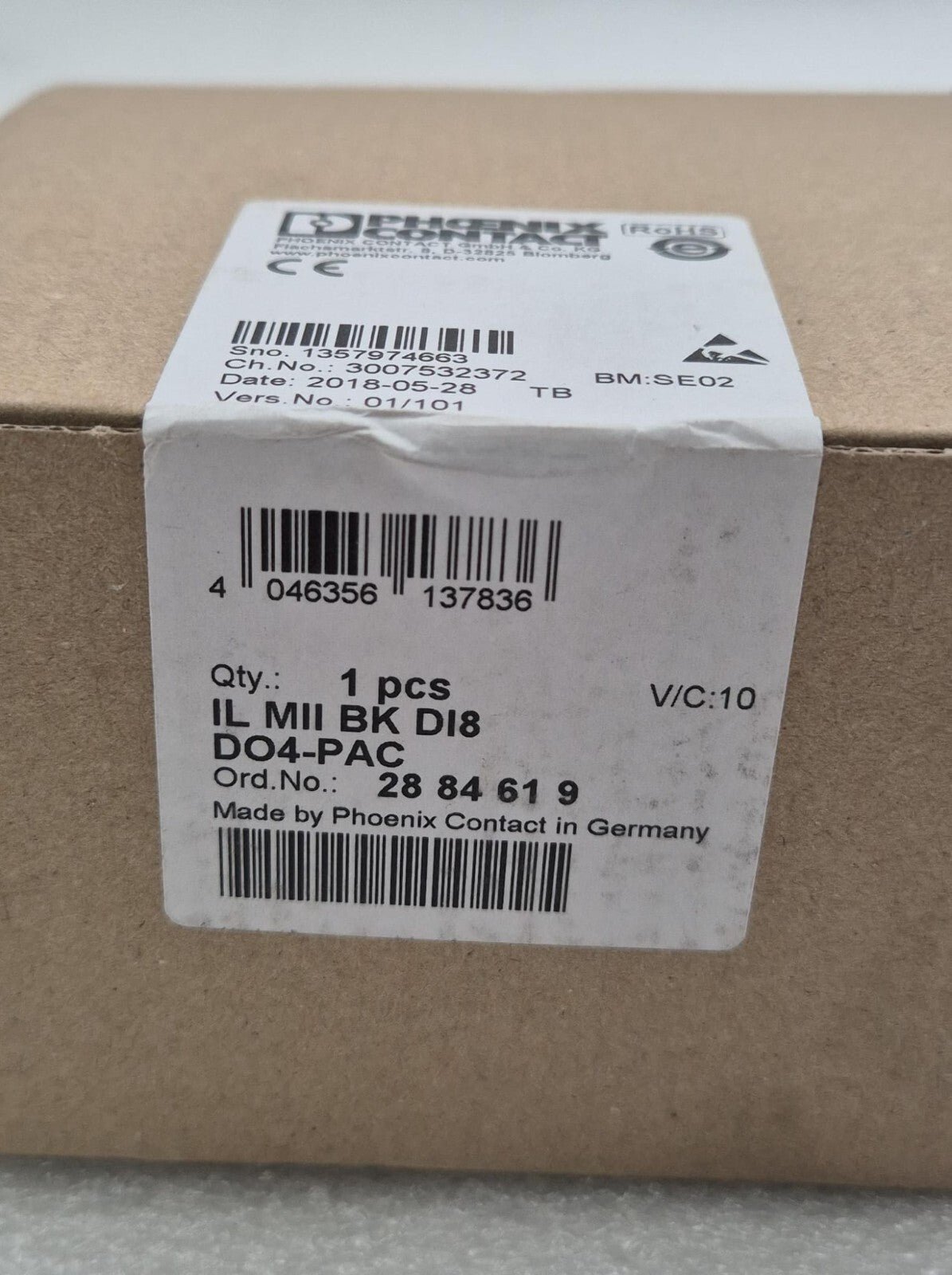 Phoenix Contact 2884619 MECHATROLINK bus module box close-up