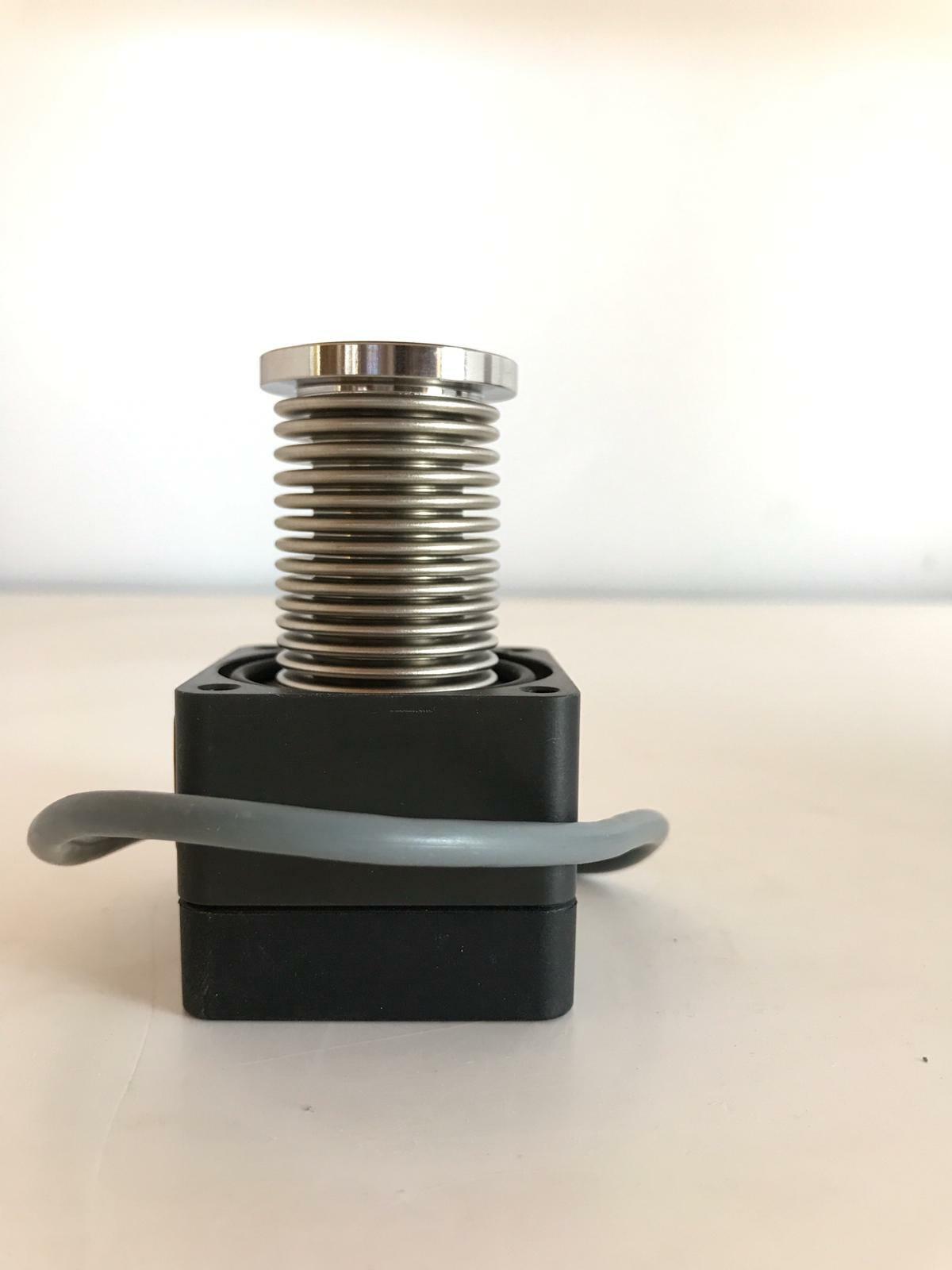 Vat Valve 338841/0002 With Pneumatic Nc Actuator And 9 Way D Sub Plug Connector