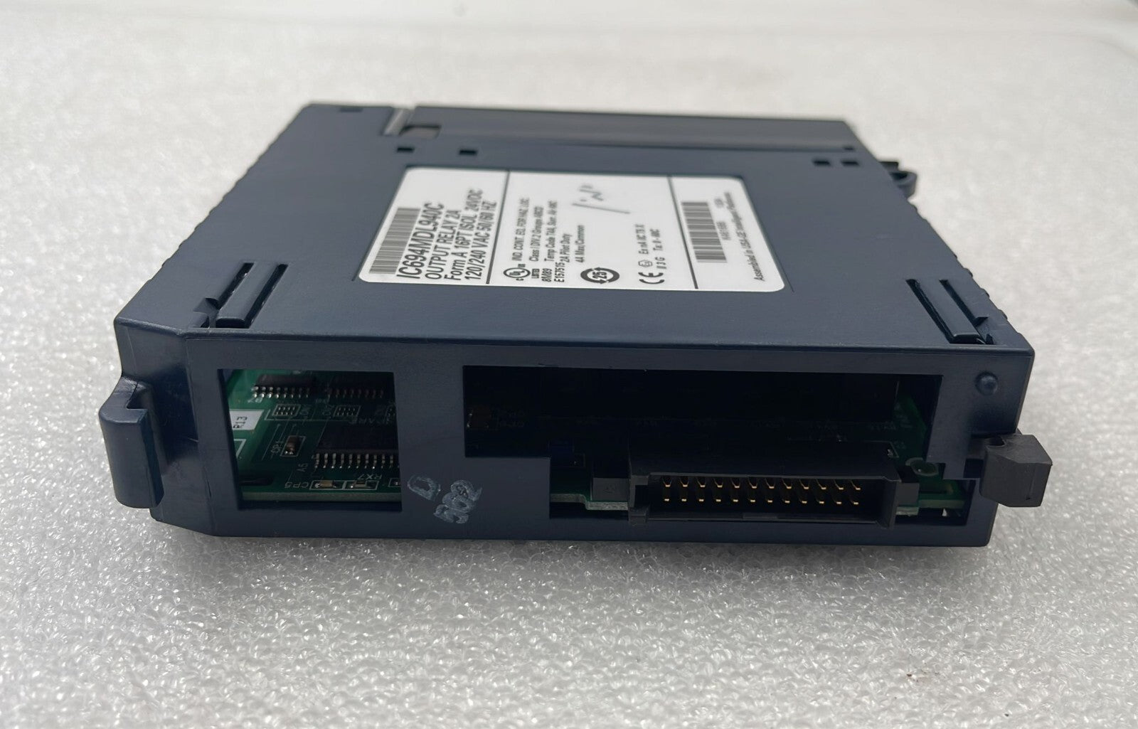 GE Fanuc IC694MDL940C Output Relay 2A From A 16PT ISOL 24VDC 120/240 VAC 50/60Hz