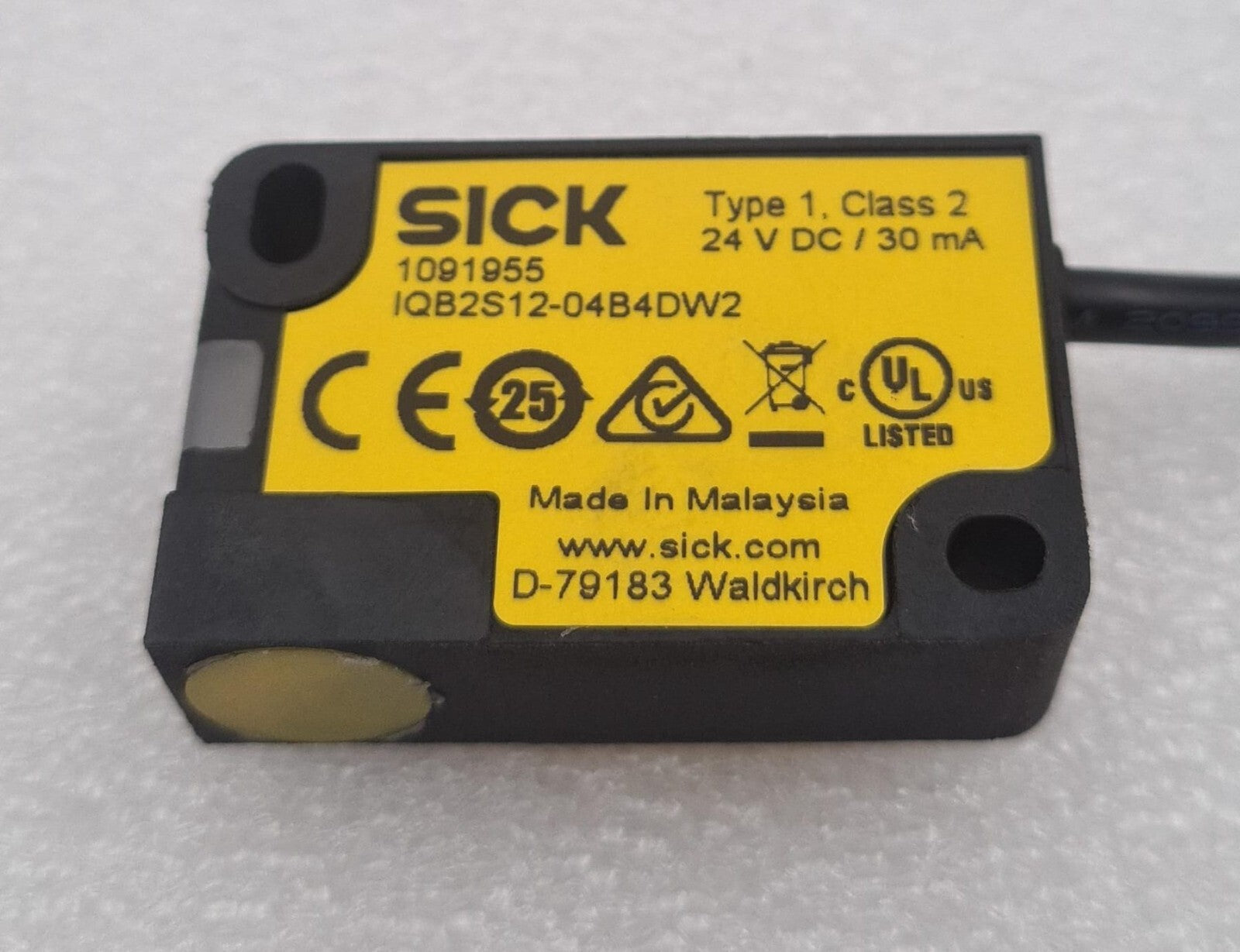 SICK 1091955 IQB2S12-04B4DW2 Inductive non-contact Safety Switch Sensor W/ Base