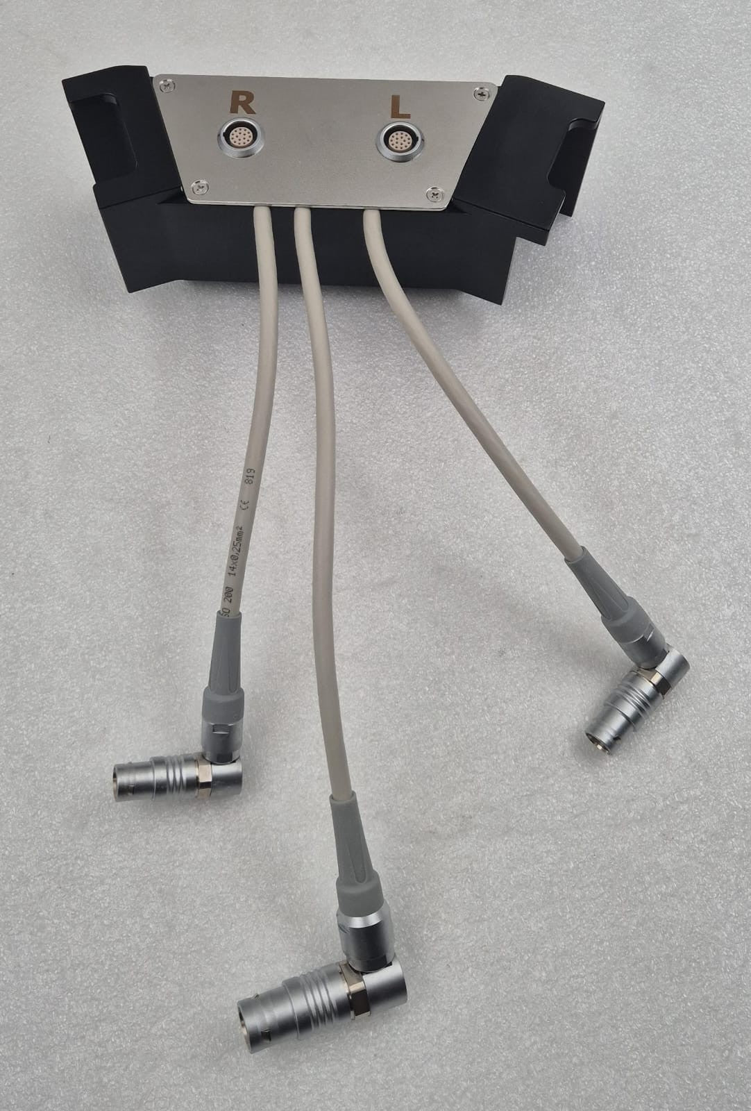 InMode R L Selector Splitter Cable Distributer