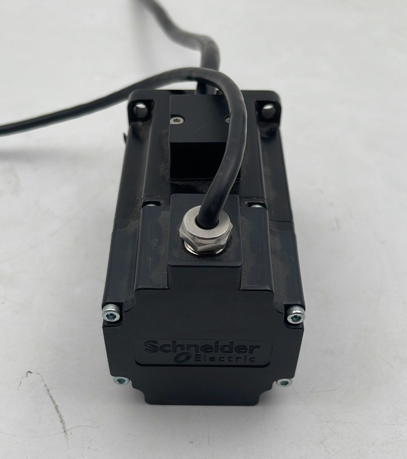 Schneider BCH2LD0233CA5C Servo Motor 230V