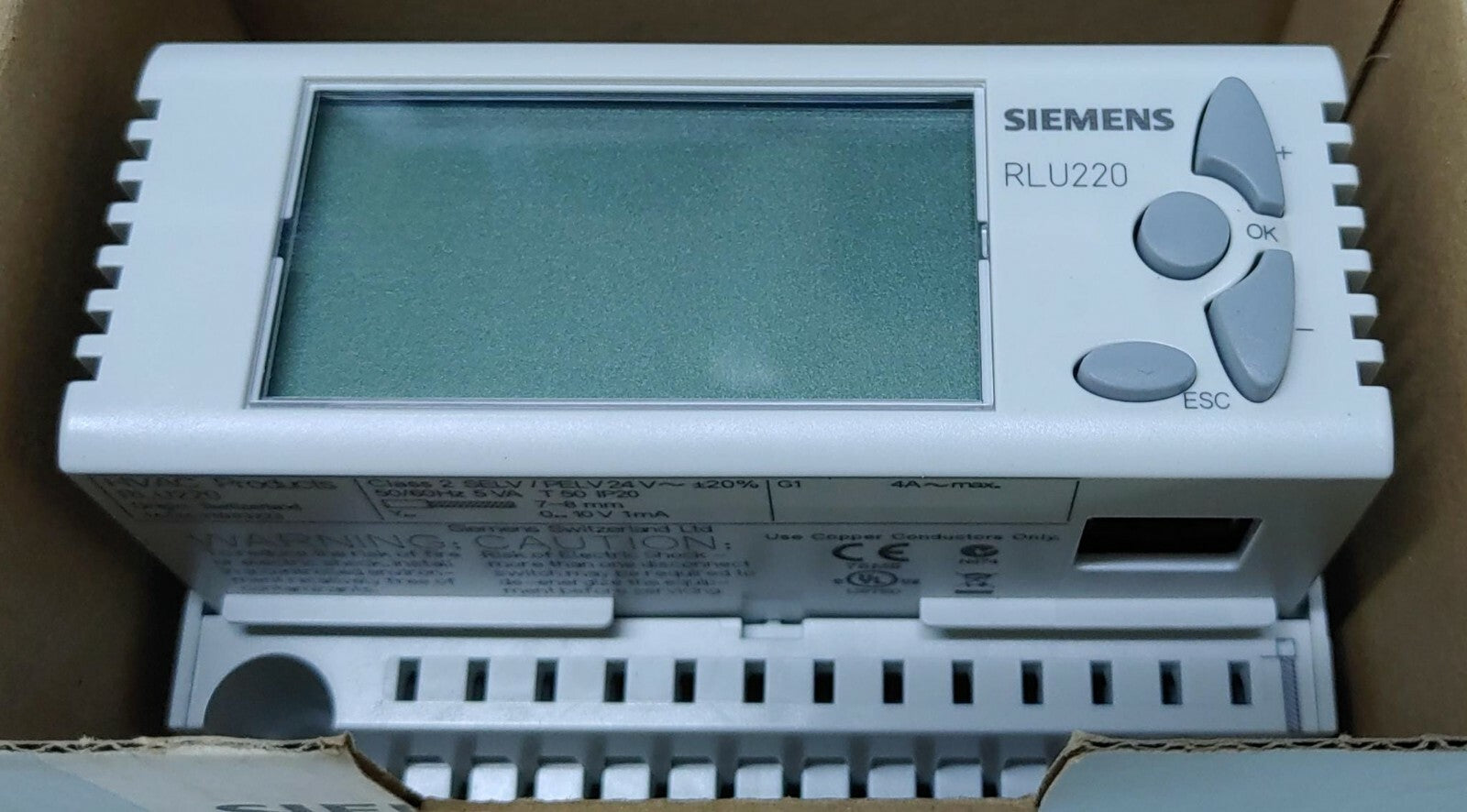 SIEMENS RLU220 UNIVERSAL CONTROLLER 1 CONTROL LOOP 2 ANALOG OUTPUTS AC 24 V
