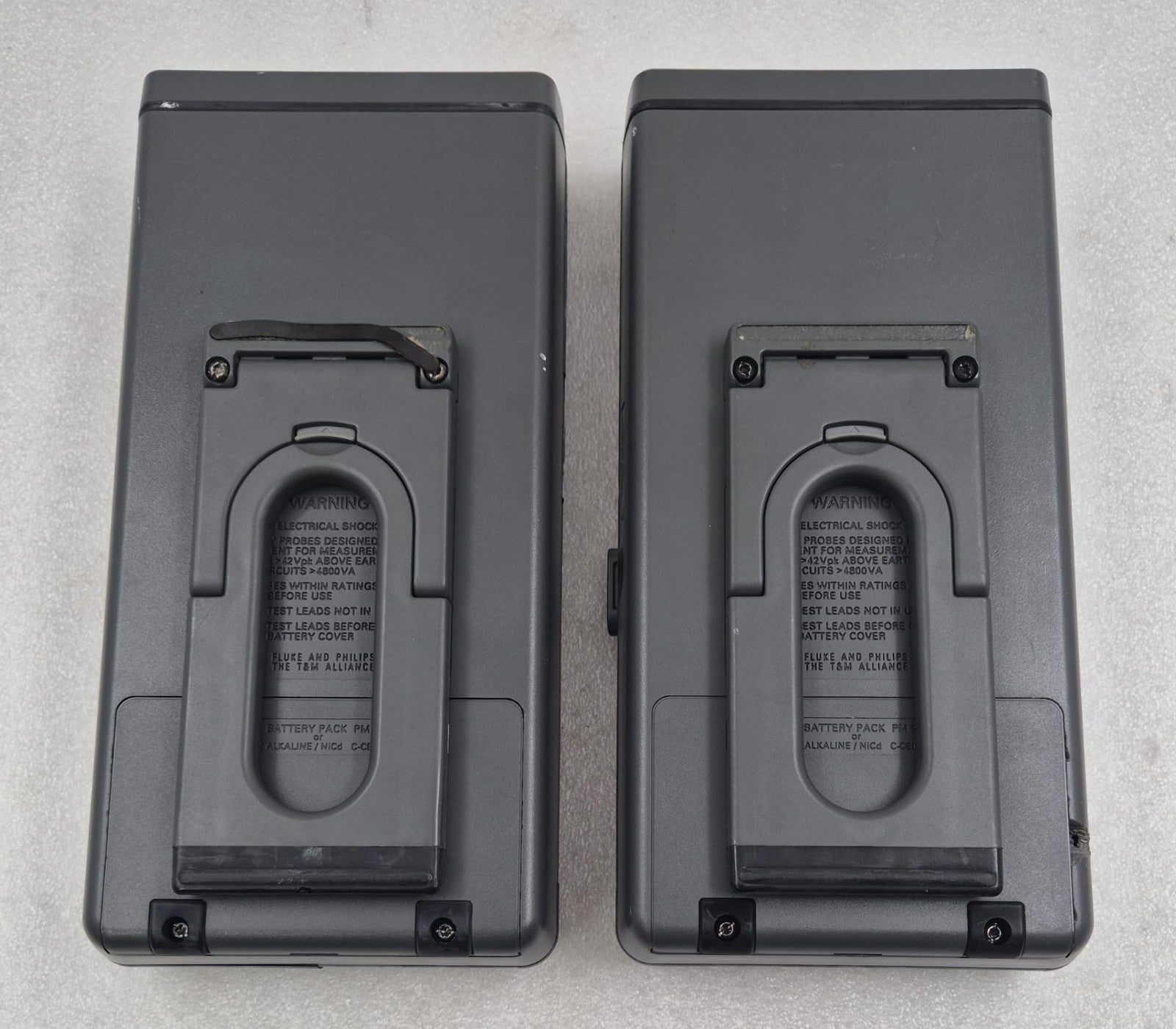 [LOT 2 PCS] PHILIPS FLUKE 95 50MHz SCOPEMETER 9444 000 95958 **FOR PARTS**