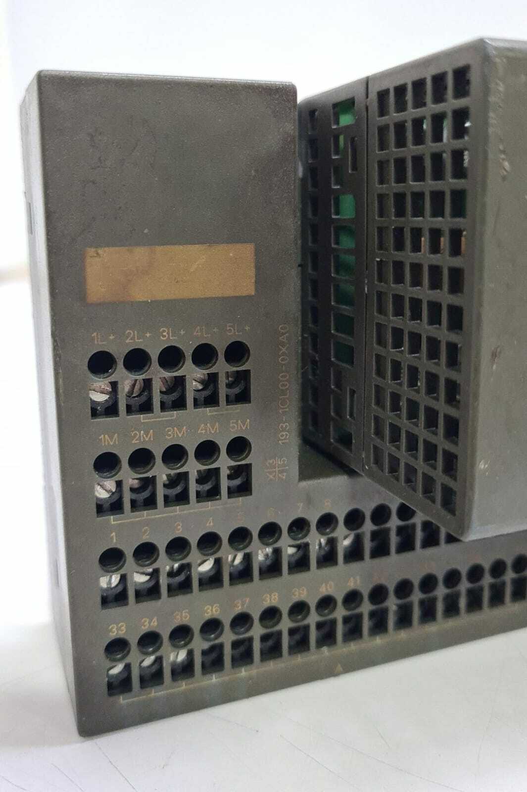 Siemens ET 200L Digital Input 133-1BL01-0XB0 DI16/DO16xDC24V W/ 193-1CL00-0XA0