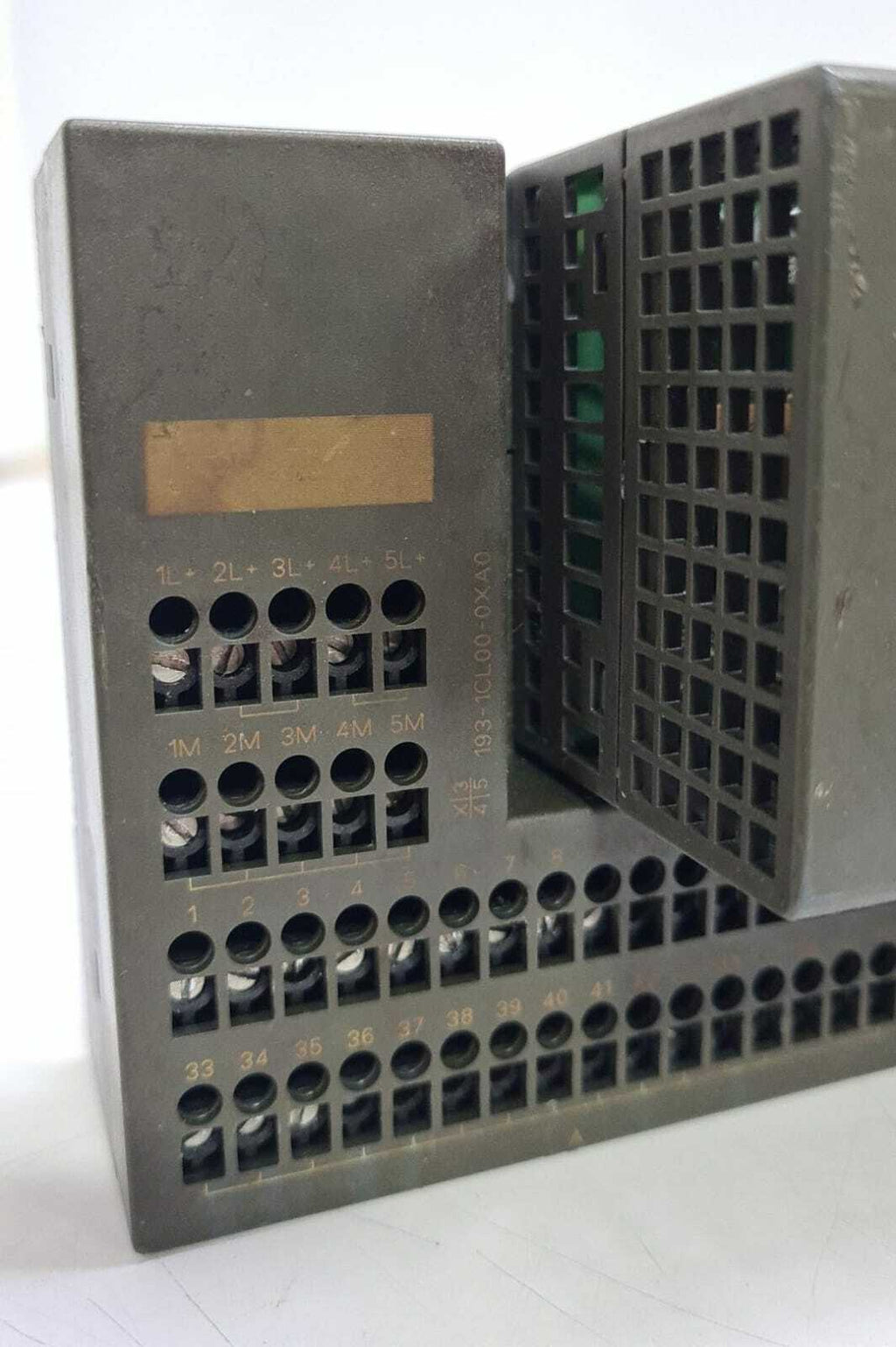 Siemens ET 200L Digital Input 133-1BL01-0XB0 DI16/DO16xDC24V W/ 193-1CL00-0XA0