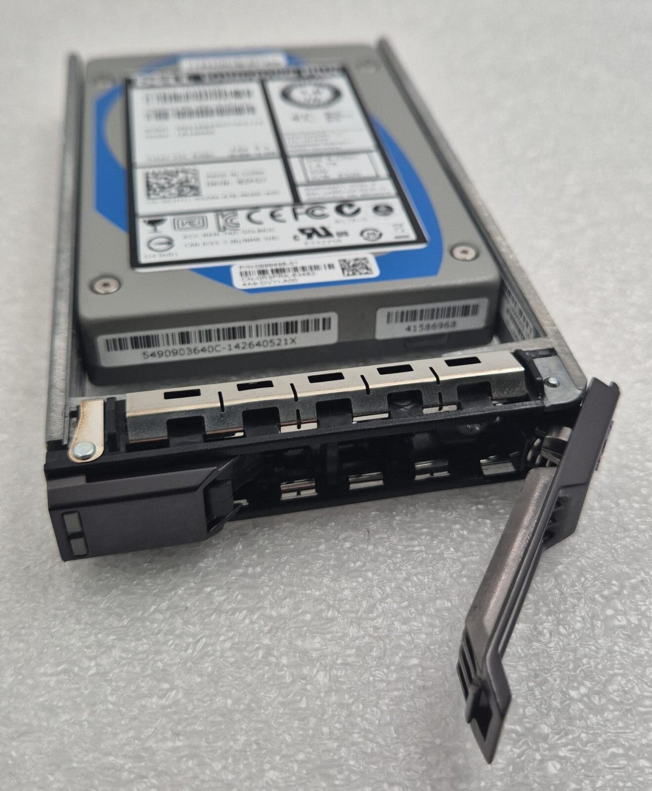 Dell 1.6TB SSD SAS 6Gb/s 2.5'' LB1606R 6JC-016T-21 82FG7 W/ Compellent Caddy
