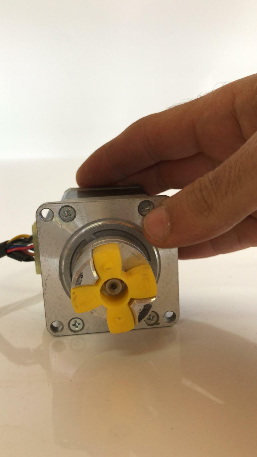 Sanyo Denki 103H6704-5040 Step-Syn Stepping Motor DC 2A 1.8° Deg/Step 6036301-2