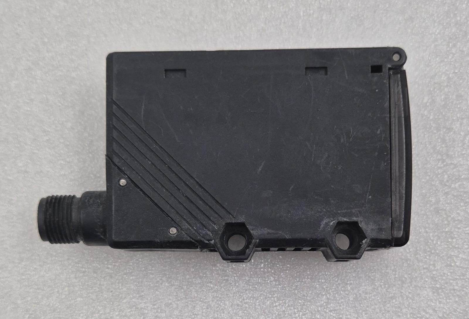 Omron E3G-R17-G side housing profile view