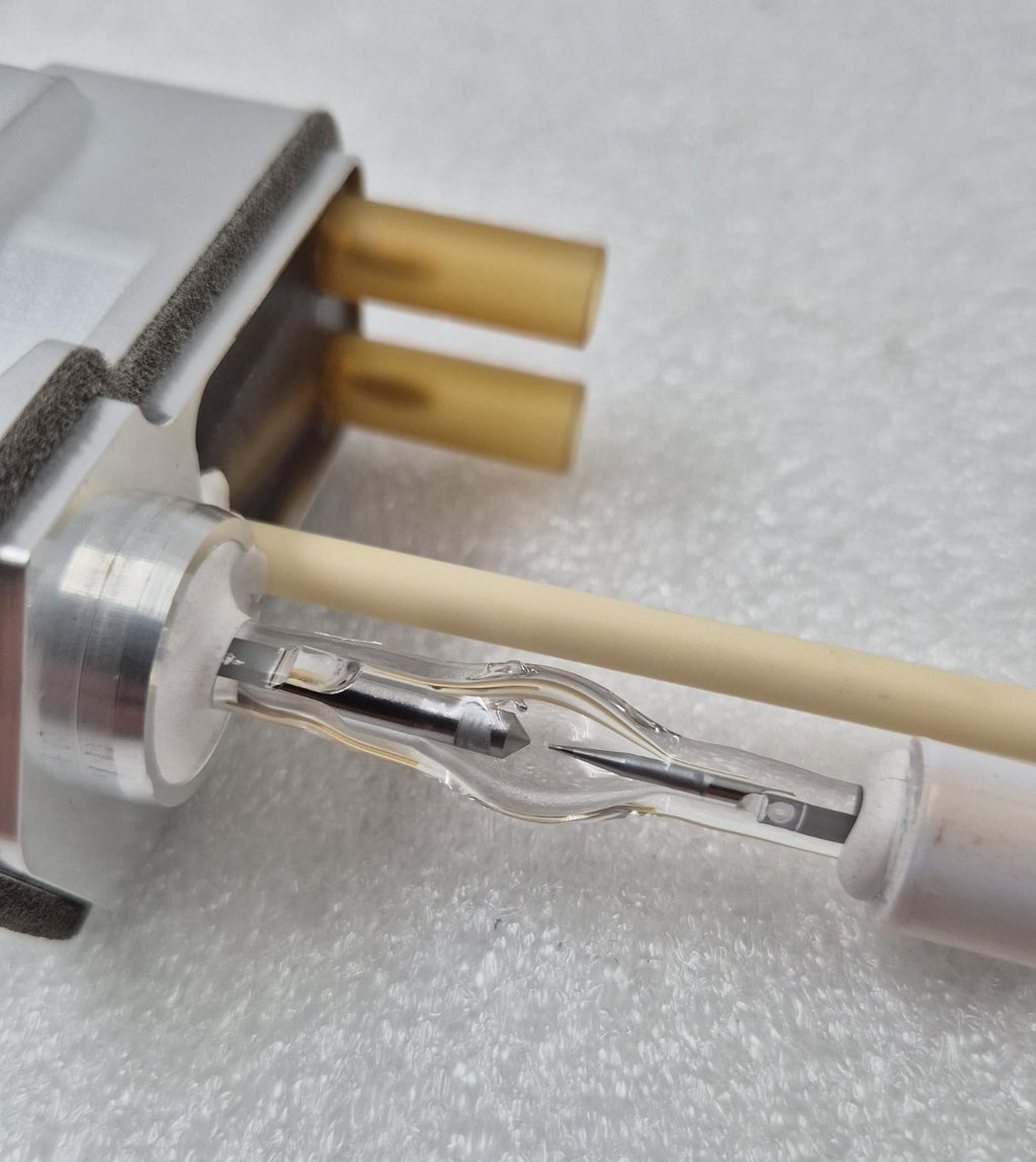 ALCON CONSTELLATION XENON LAMP 212-3338-501FS 212-3106-001 BULB YEAR 2020