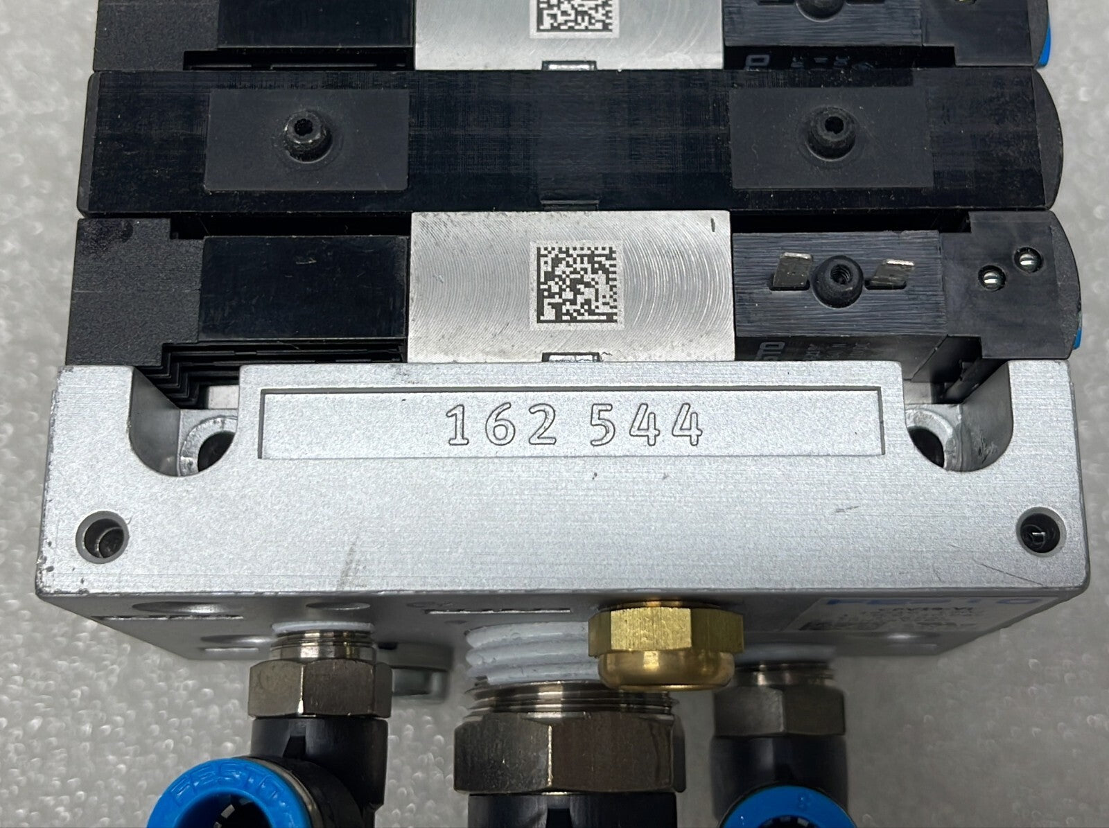 FESTO CPV14-VI 18210 W/ Festo 161360 / 161362 / 178680