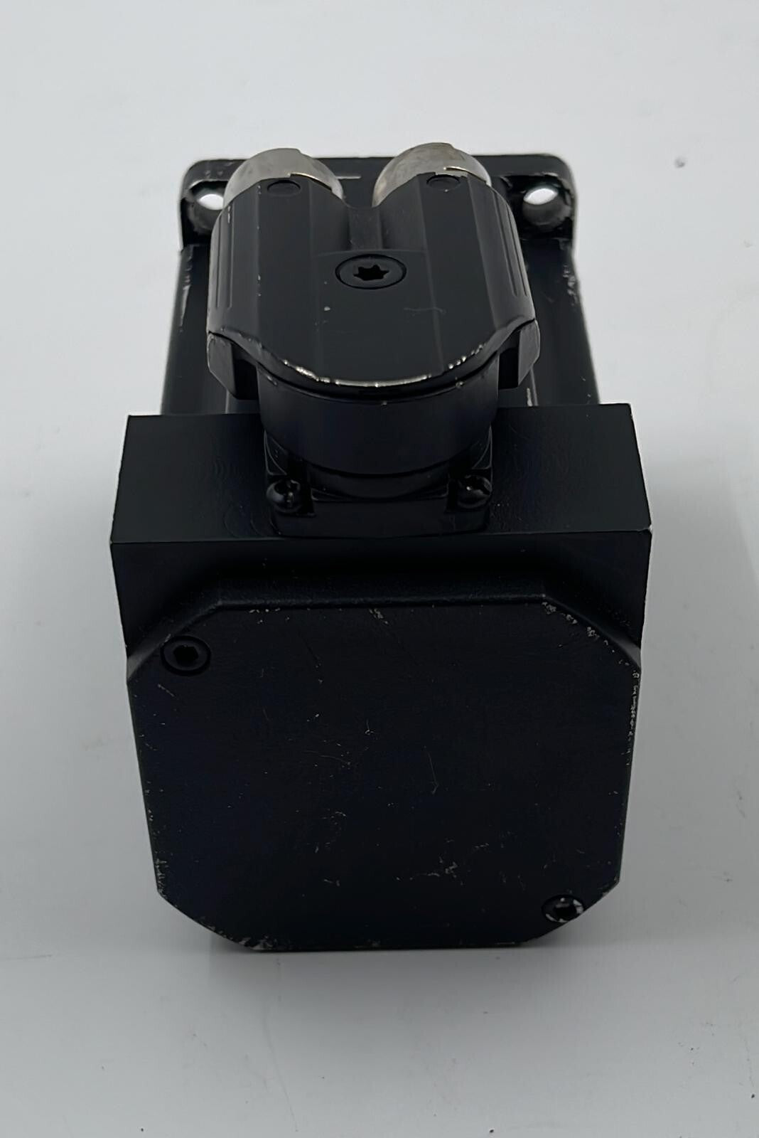 B&R Automation 8LVA23.R0030D100-0 Synchronous Servo Motor