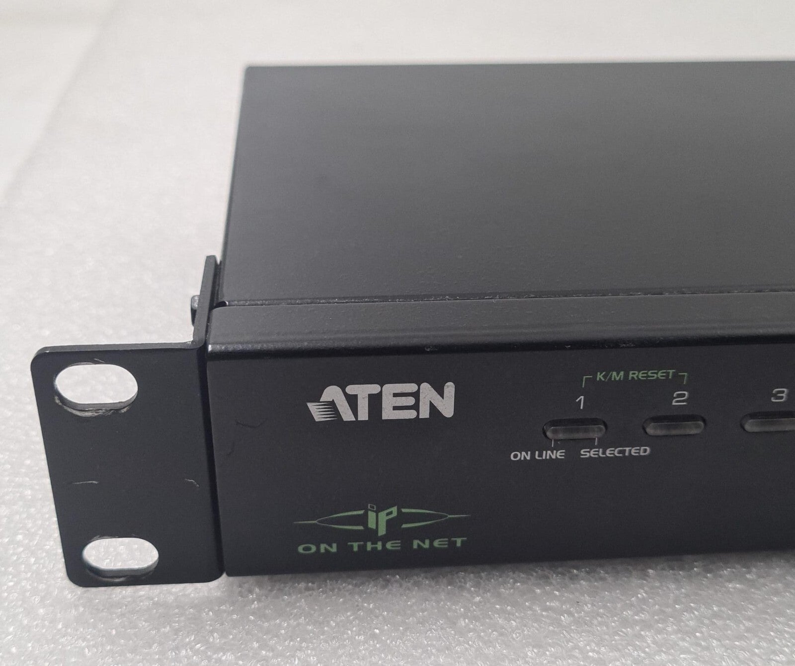 ATEN MASTER VIEW 8-PORT PS/2-USB KVM ip on the NET CS1708i KVMP Switch **AS-IS**