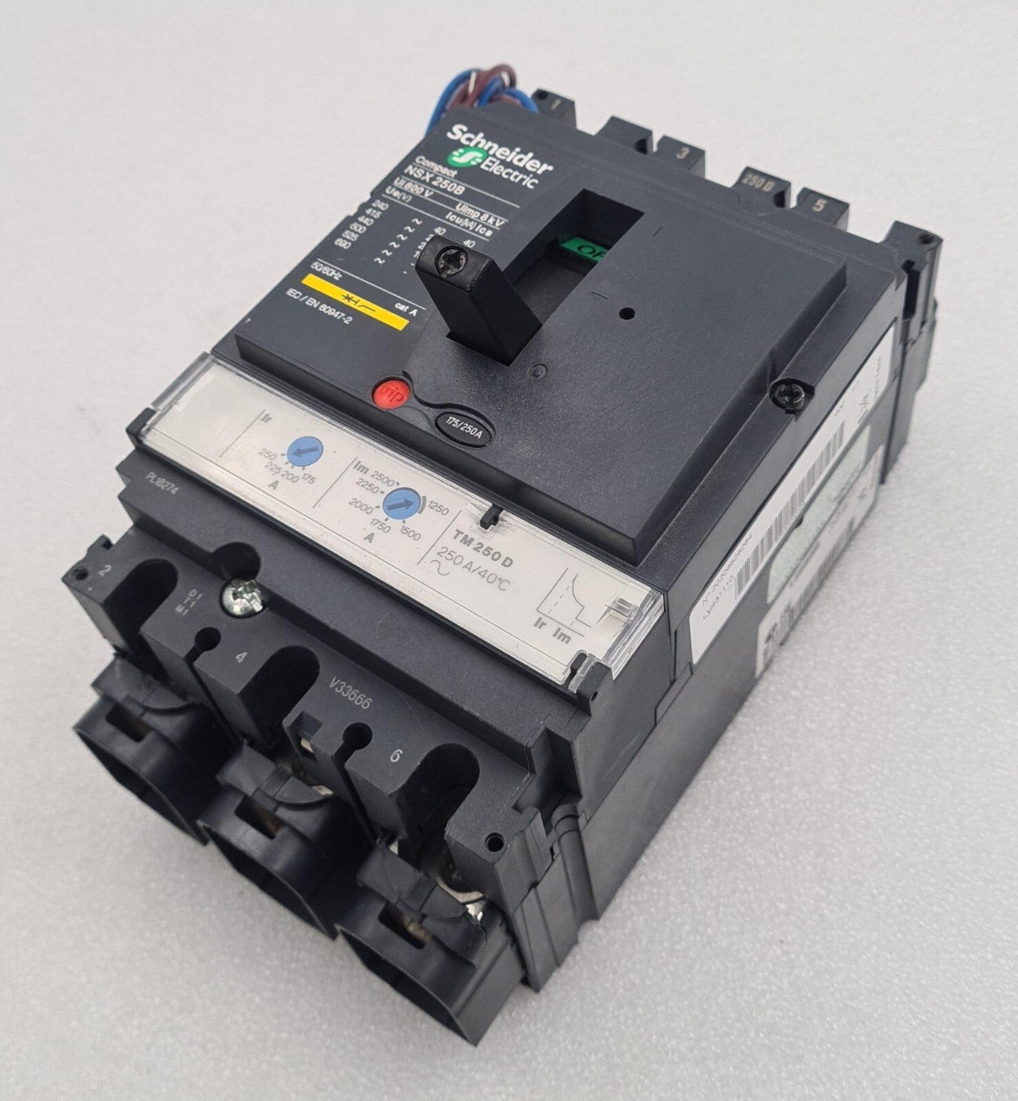 Schneider Electric Compact NSX250B LV431110 Circuit Breaker / Merlin LV431390