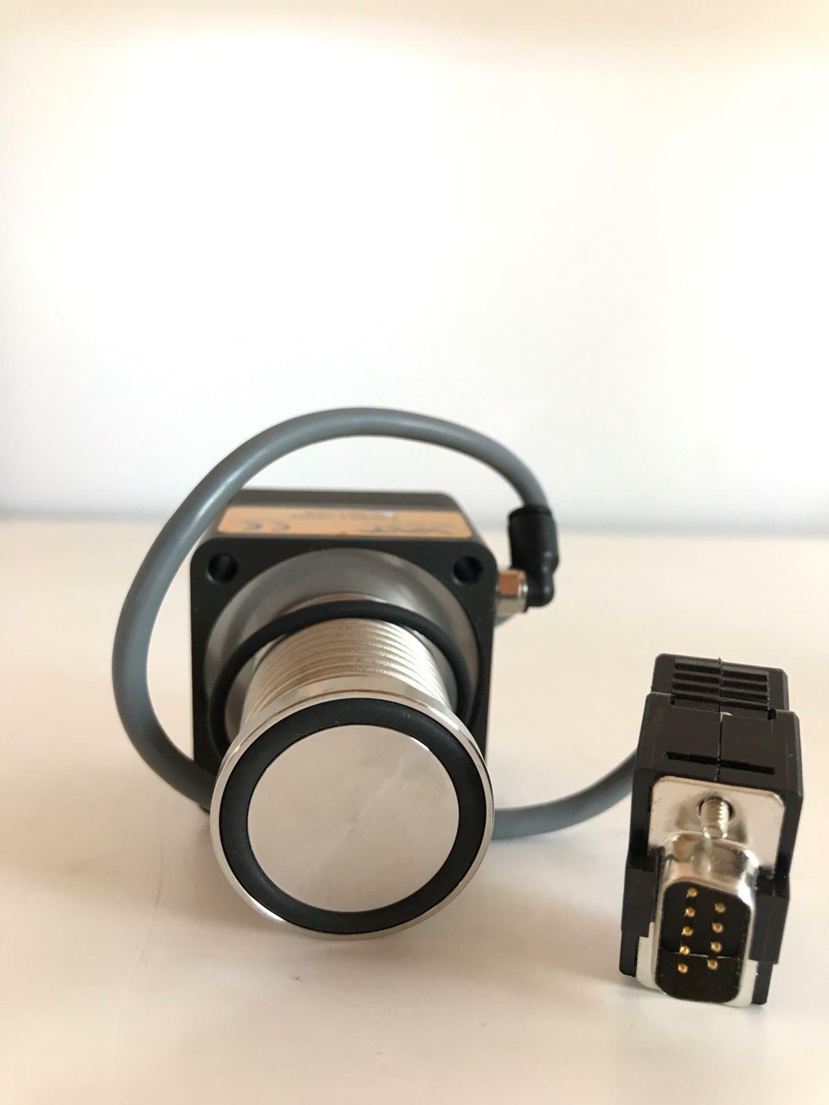 Vat Valve 338841/0004 With Pneumatic Nc Actuator And 9 Way D Sub Plug Connector