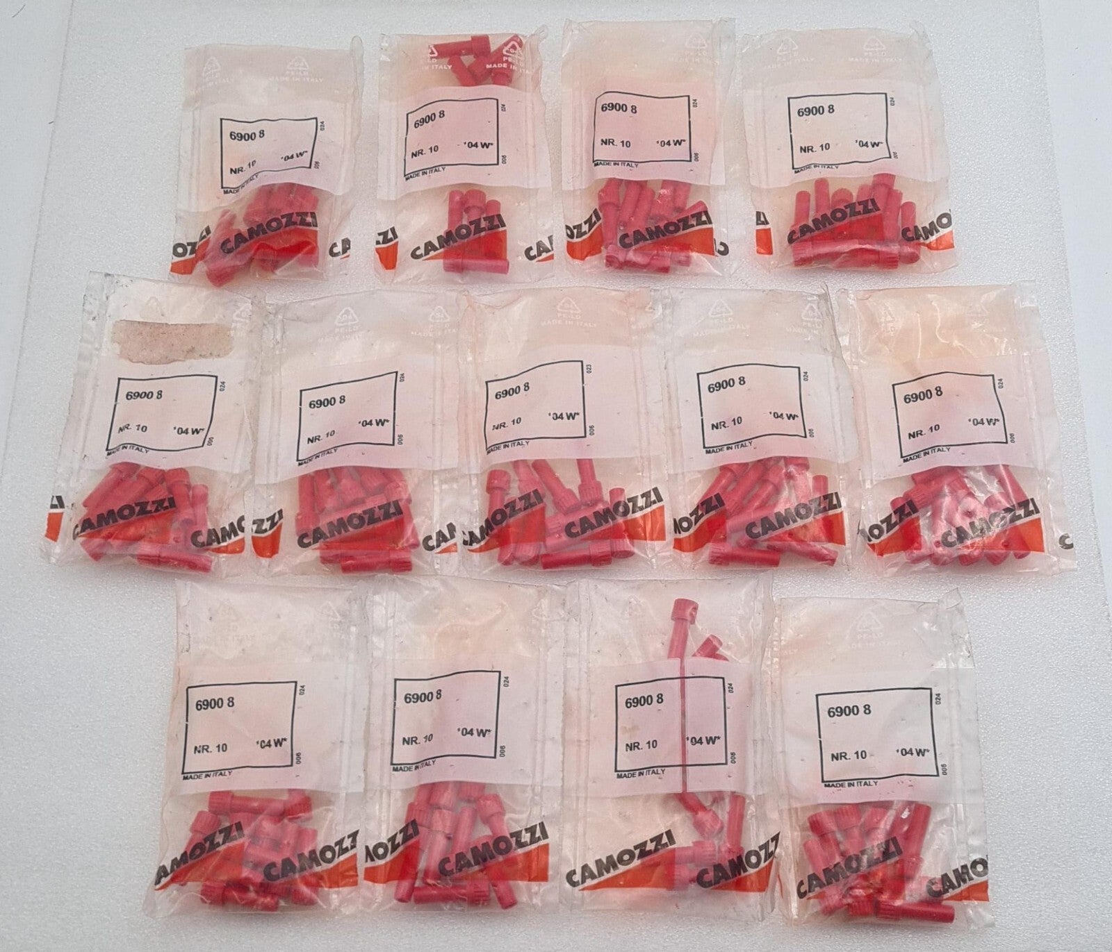 [LOT 130 PCS] NEW SEALED - CAMOZZI 6900 8 NR. 10 04W Male Plastic Push Lock Plug