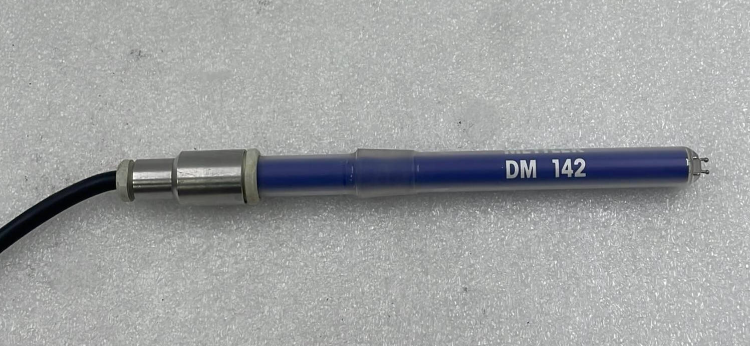 Mettler DM 142 Digital Panel Meter Voltage Double-Pin Platinum Electrode DM142