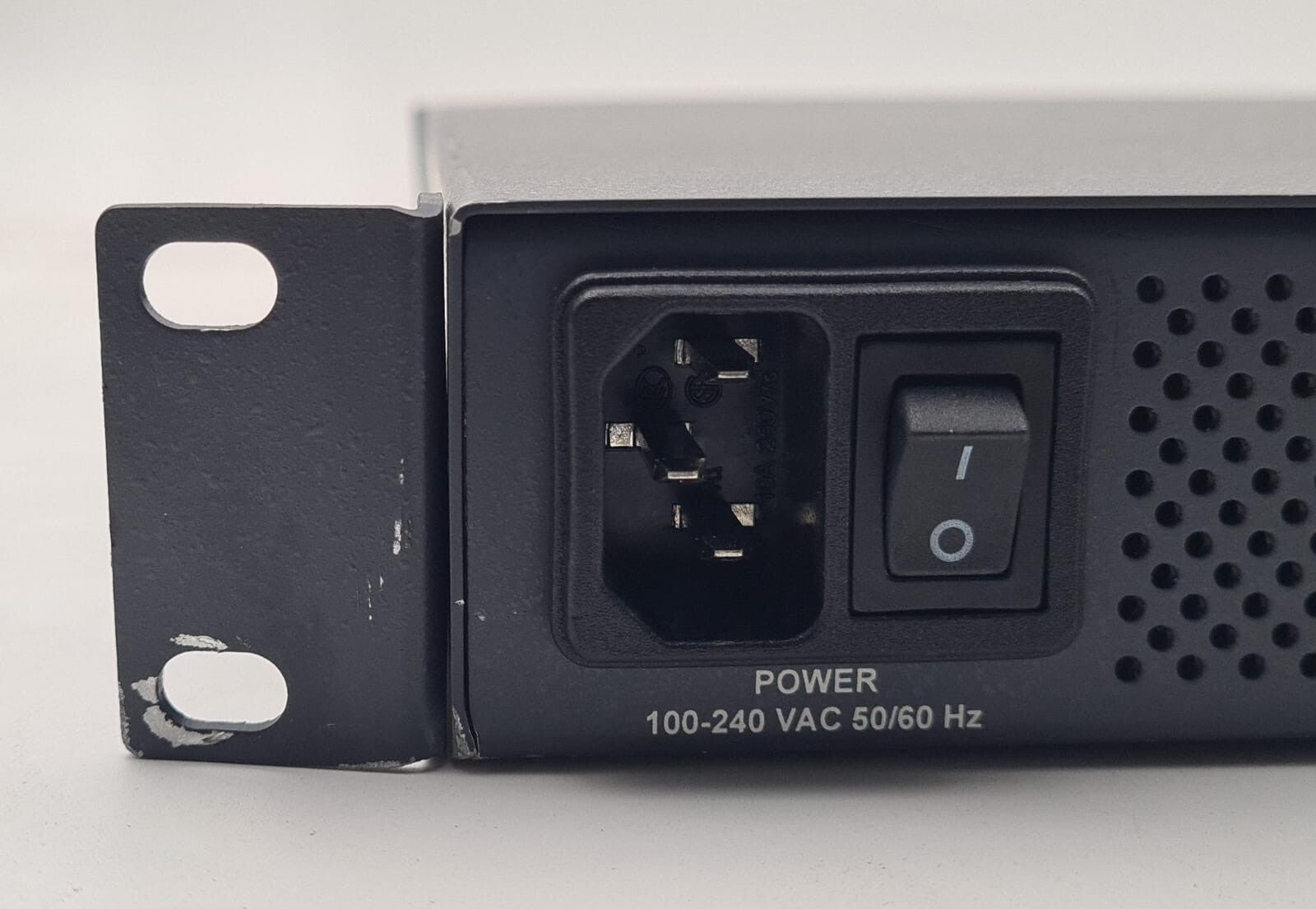 Minicom SMART 216 IP KVM Switch 1SU70036/R V2.3 16-Port Multi-User Remote Access