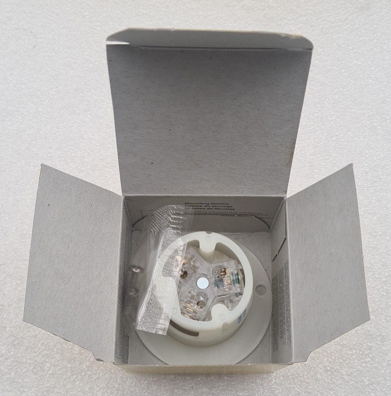[LOT 14] NEW - HUBBELL HBL4586C 15A 250V 2-Pole 3-Wire Flanged Inlet Twist Lock