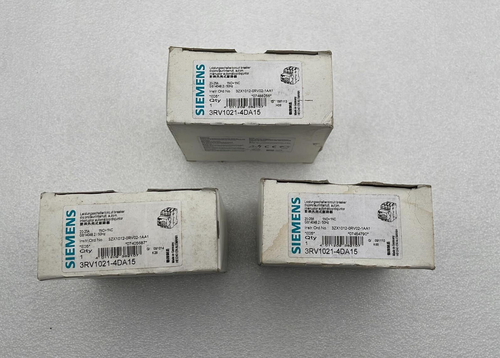 [LOT OF 3] NEW - Siemens 3RV1021-4DA15 Circuit breaker 20-24A 1NO + 1NC