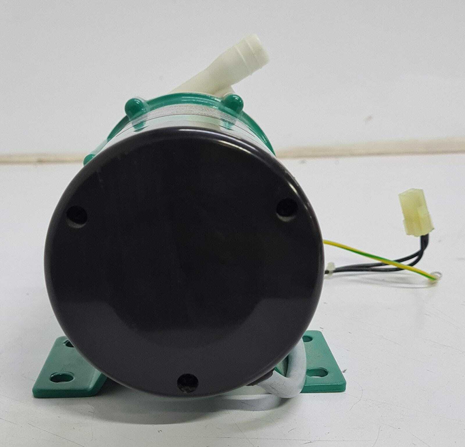 Iwaki Magnet Pump MD-30RZ-NC05 23/24 l/m 100V - Turquoise Color