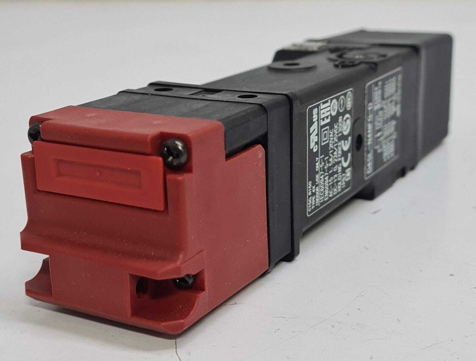 OMRON D4SL-N4NFG-D GUARD LOCK SAFETY DOOR SWITCH