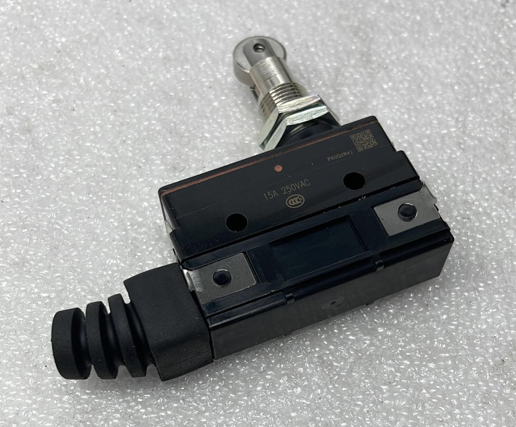 [LOT OF 4] OMRON MICRO SWITCH Z-15GQ22A55-B5V