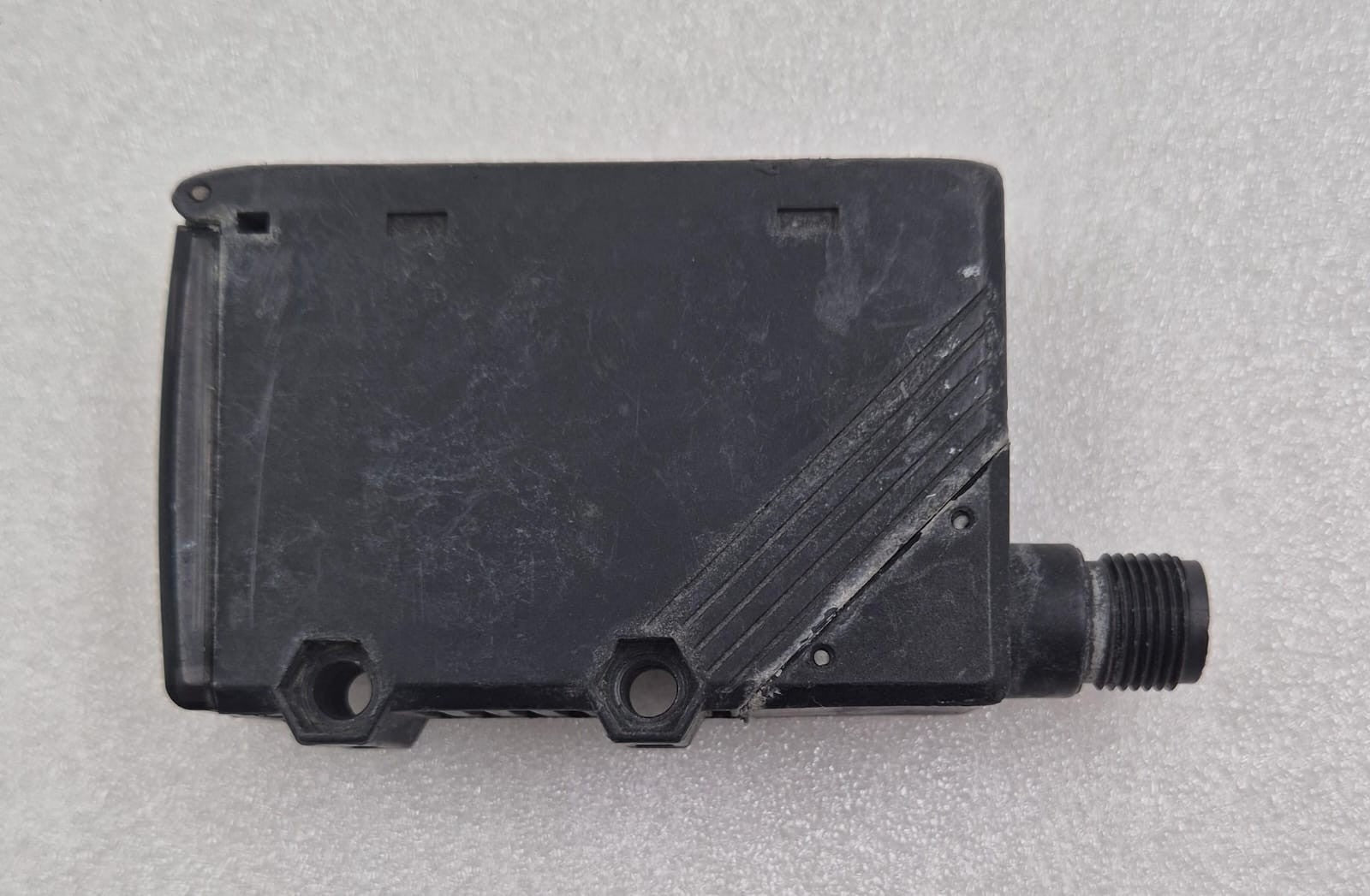 Omron E3G-R17-G mounting base detail