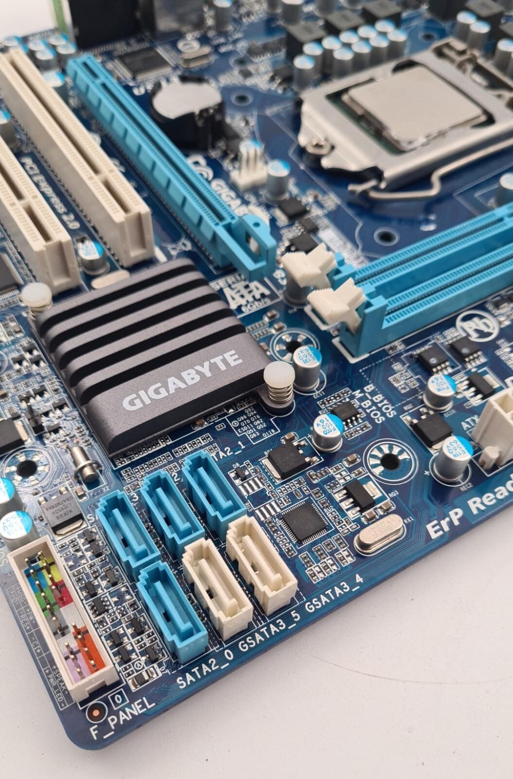 GIGABYTE GA-HA65M-D2H-B3 LGA 1155 DDR3 SATA 3 USB3.0 Motherboard W/ i3-2100