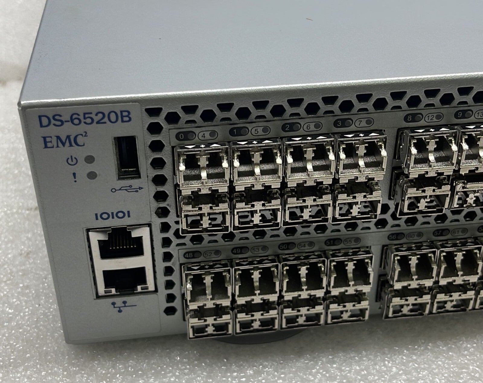 Brocade 6520 EMC DS-6520B 96-Port Fiber Channel Switch 100-652-862-00 W/ 96* SFP