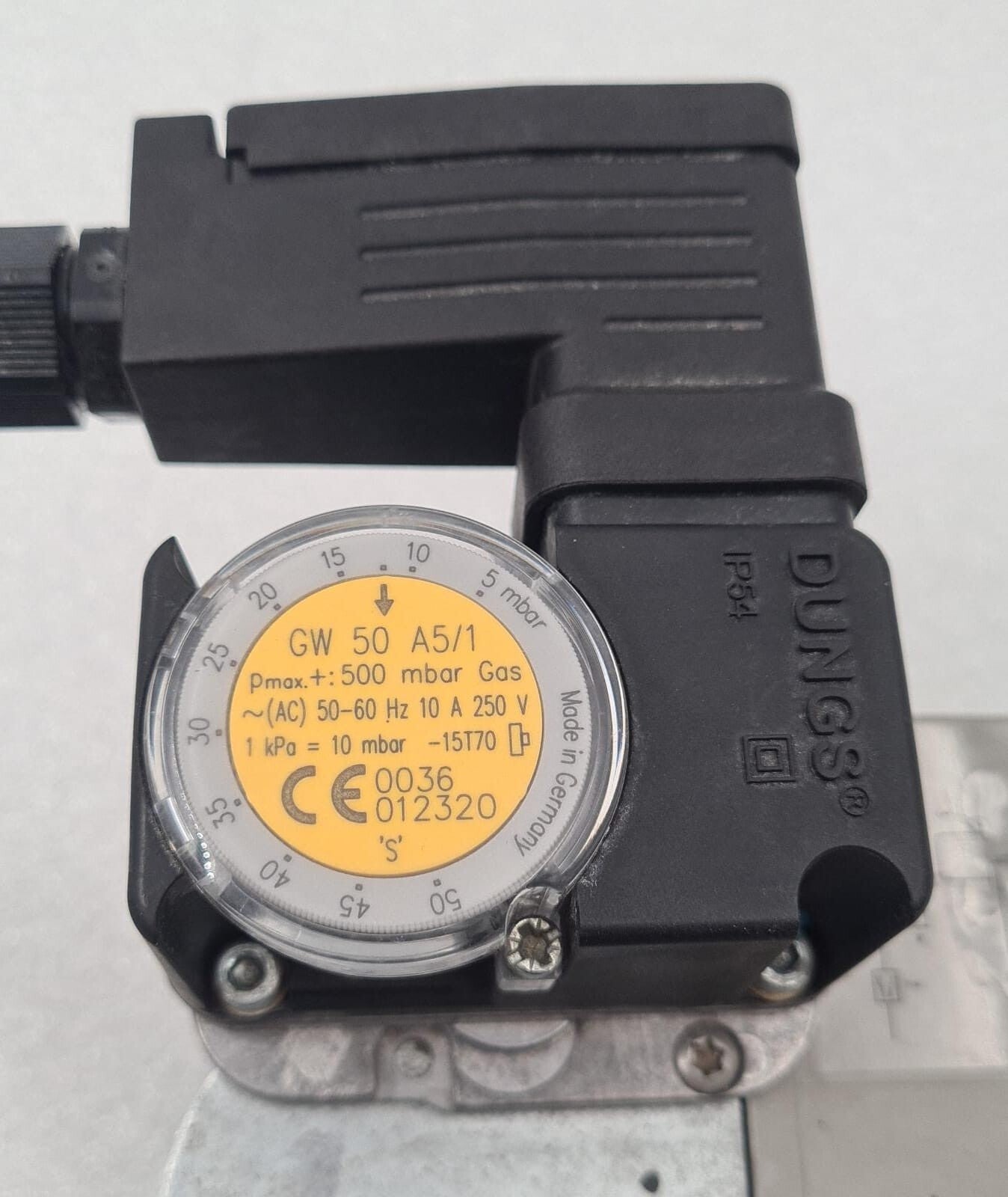 DUNGS Weishaupt Control Gas Valve W-MF 055 D01 S22 605284 W/ GW 50 A5/1 **AS-IS