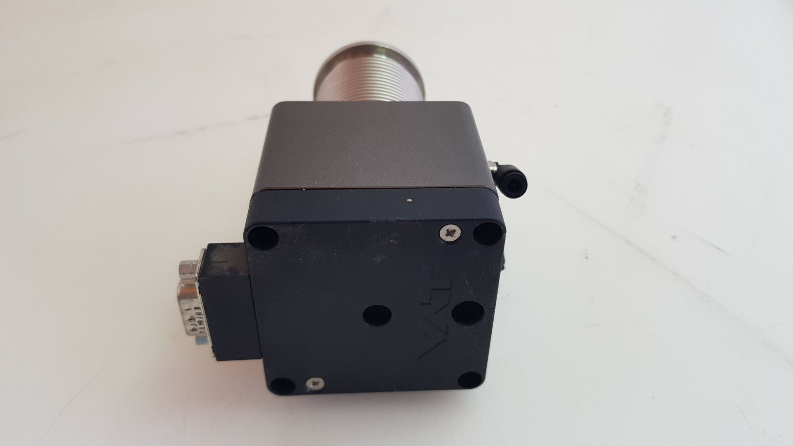 Vat Valve 345586 0004 With Pneumatic Nc Actuator And 9 Way D Sub Plug Connector