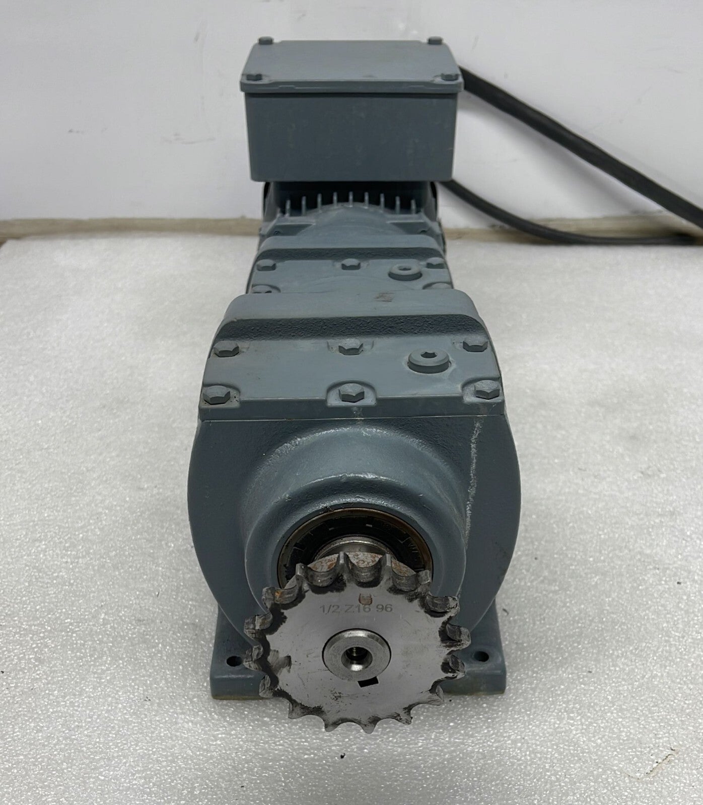 KEB G13G02A DM63K4 TS Gear Motor 07-2022/ 28362104.008 CLP VG220 0.15/0.15I