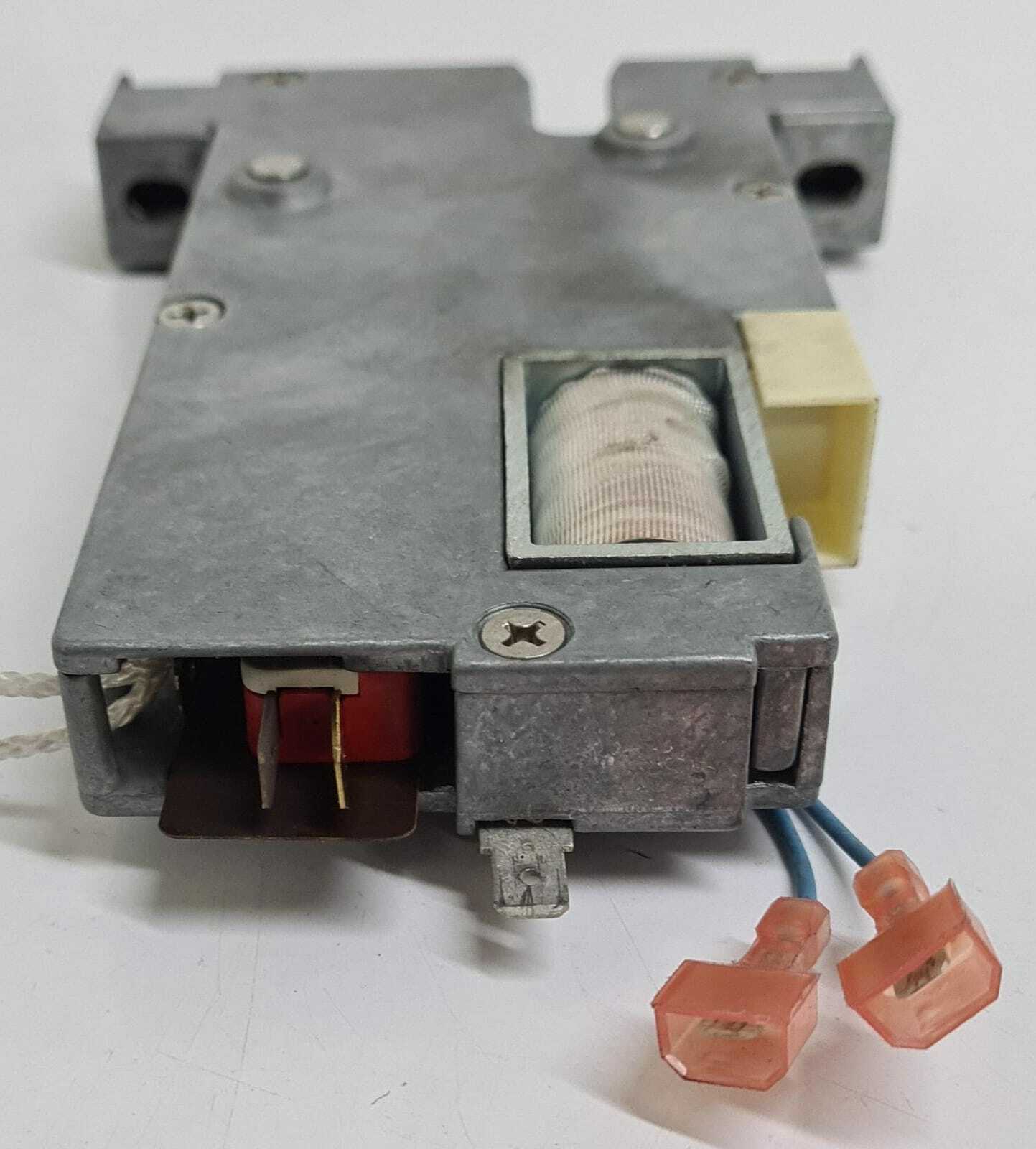 Heraeus Instruments Labofuge 400 Lid Lock 70908552 Latch Assembly W/ Binder 120V