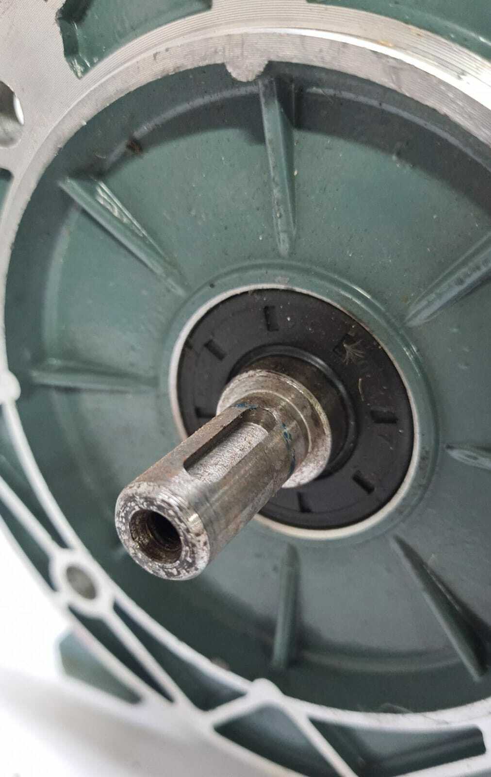 NGB VARIATOR UDL005 Speed 1000-200 RPM 0.37 kW 3.0-5.9 Nm Motor