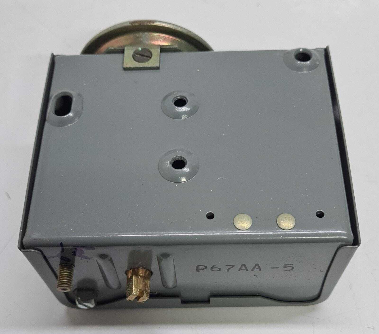 NEW- ROBERTSHAW 84588-A1 P67AA-5 Open Low Pressure Control 3/30 PSIG