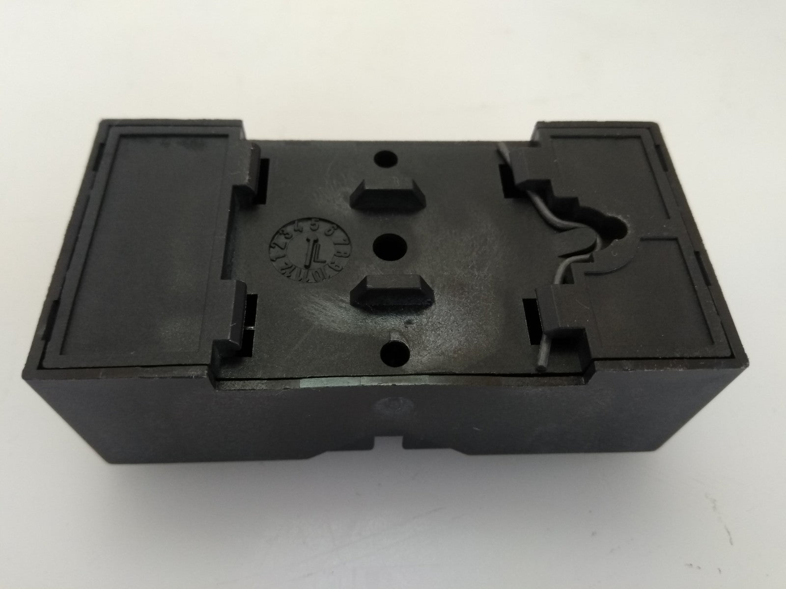 [LOT 3 PCS] Elesta Elektrotechnik ZKE118 154380 Relay Socket 300 Vac 12 A