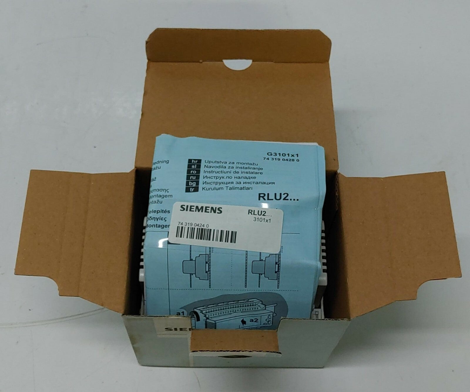 SIEMENS RLU220 UNIVERSAL CONTROLLER 1 CONTROL LOOP 2 ANALOG OUTPUTS AC 24 V