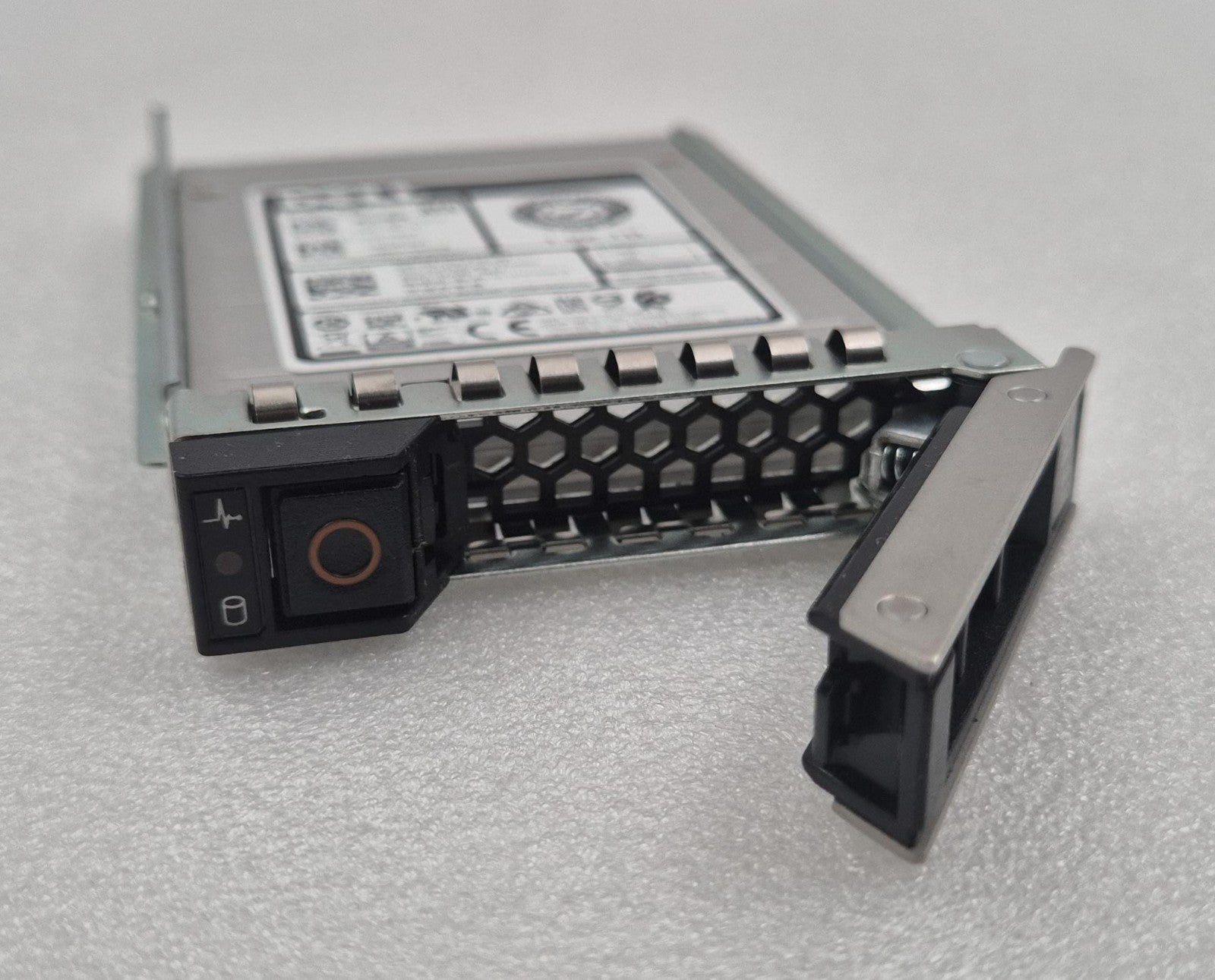 Dell 0V7HCN 1.92TB SATA 2.5 inch enterprise solid state drive THNSF81D92CSE with Dell server tray