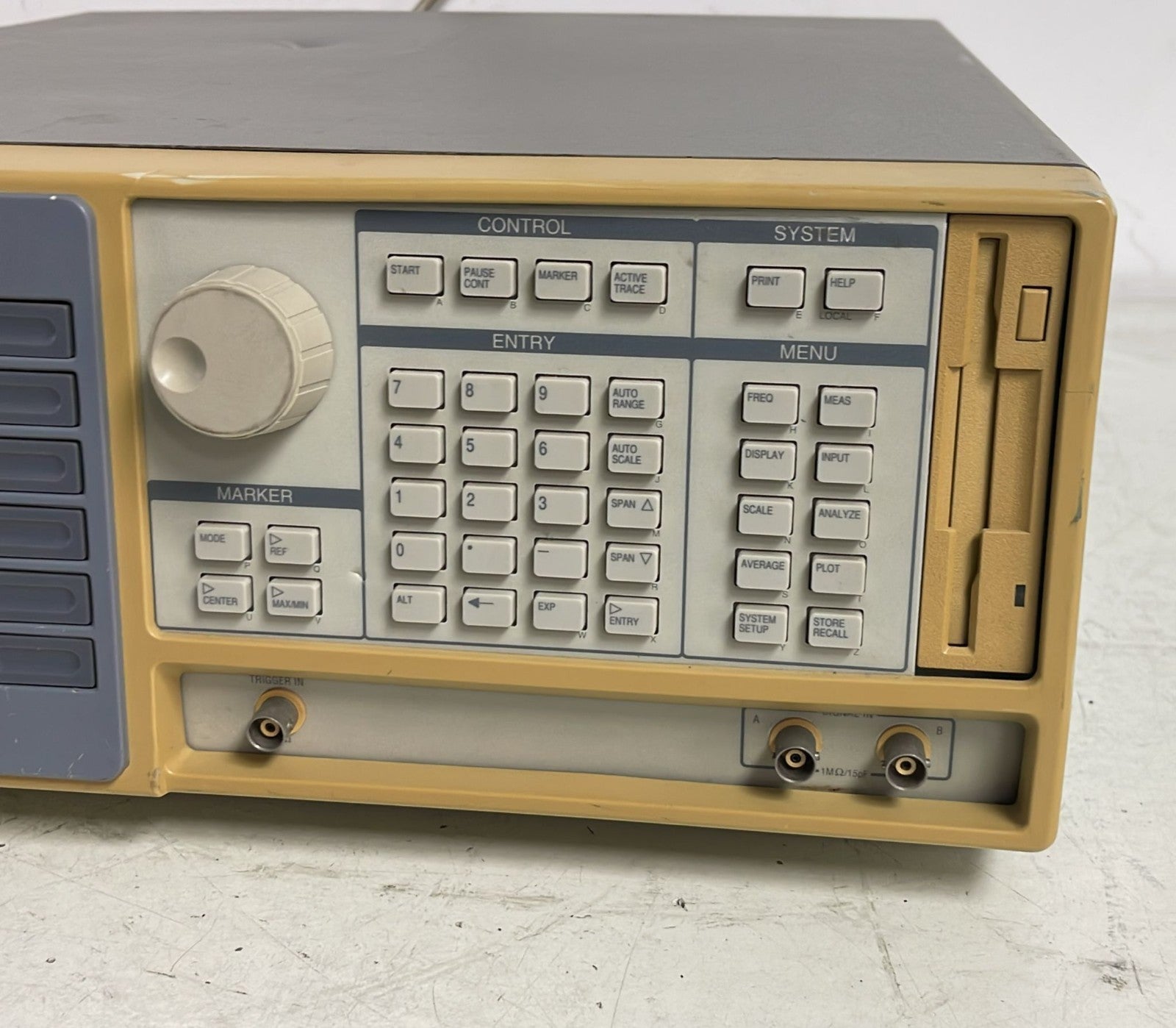 SRS Stanford Research System SR760 FFT Spectrum Analyzer