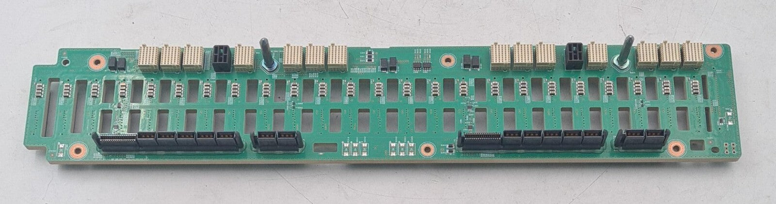 NetApp 110-00541+A0 111-02699+B0 24-Bay SAS WWN Backplane