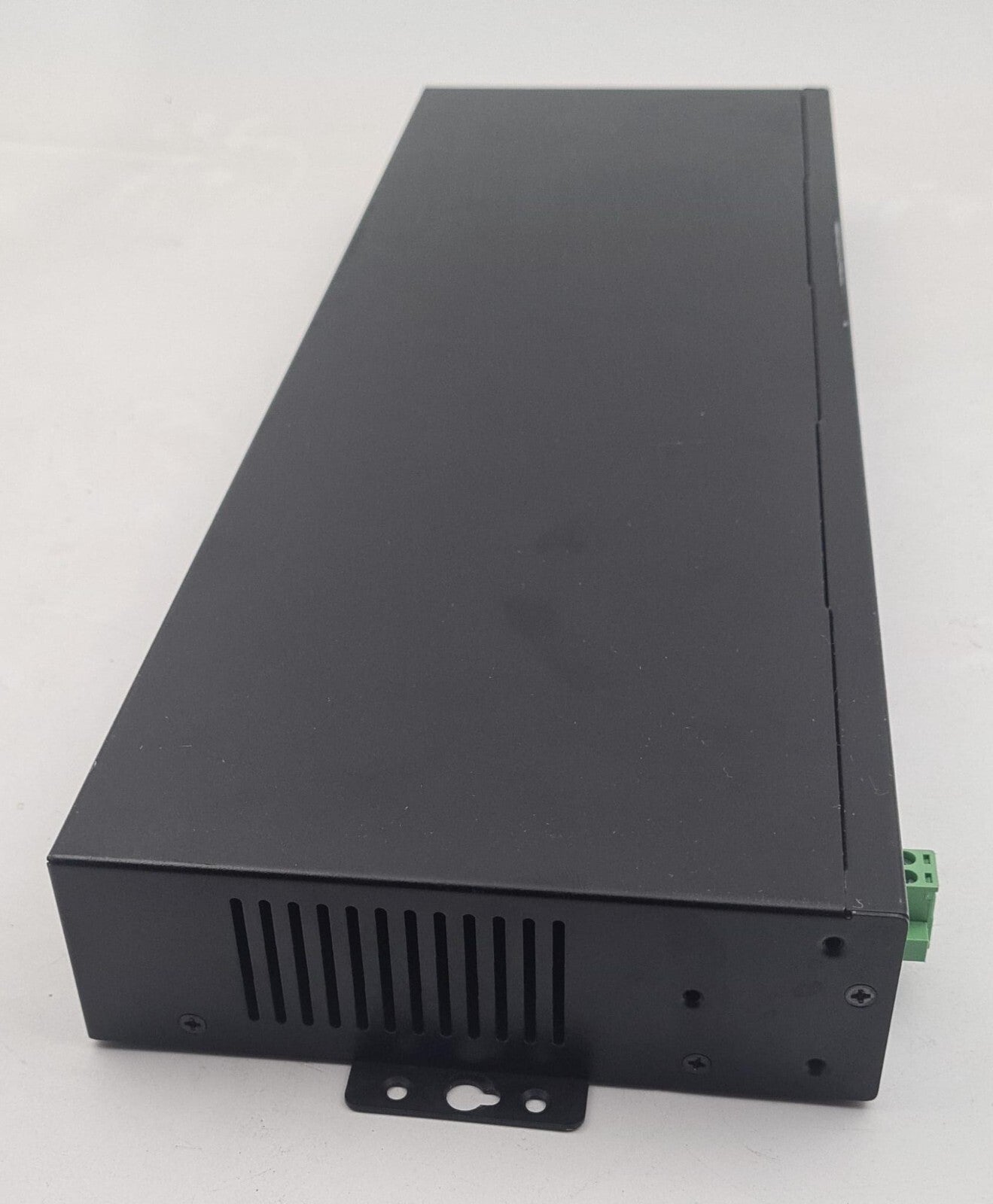 Coolgear 16-Port Industrial USB Hub W/ Rack Mount