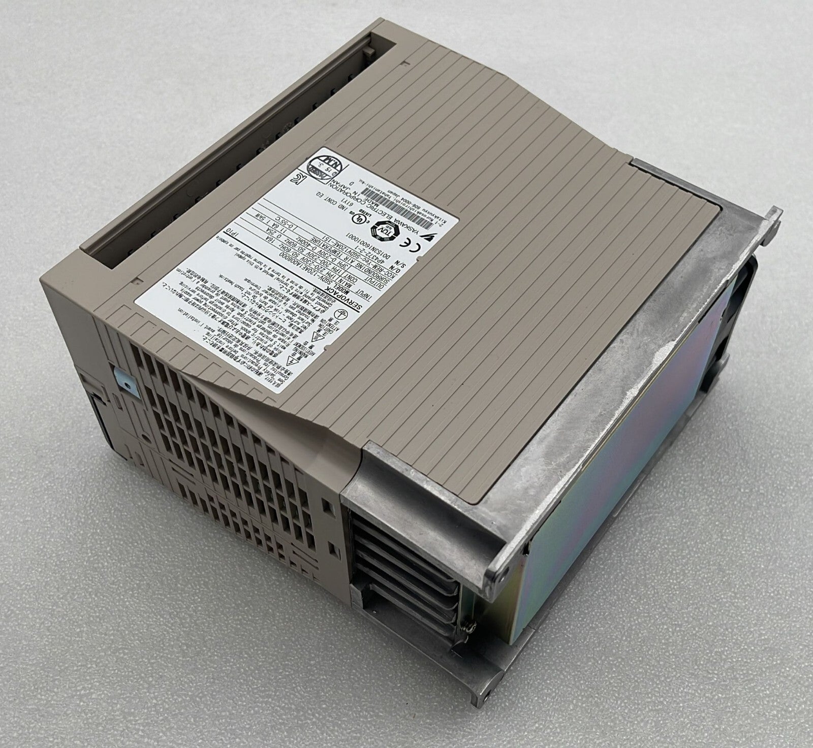 **NEW**  YASKAWA SERVOPACK SGDV-120AE1A008000 200V Servo Drive