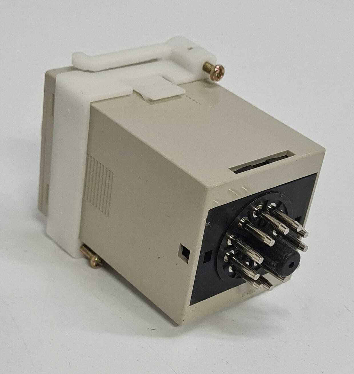 NEW - Autonics AUTO TIMER AT11E TIMER 12V