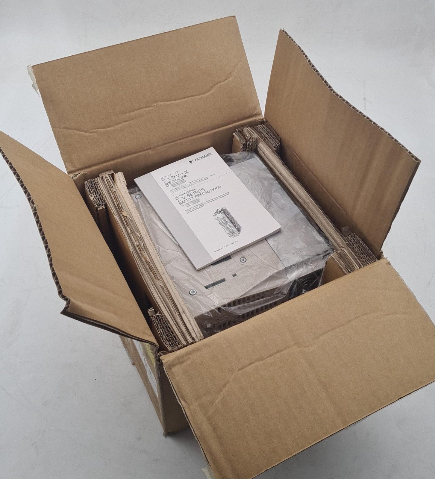 NEW - YASKAWA SERVOPACK SGDV-120AE5A008000 Servo Drive 1.5kW 200V