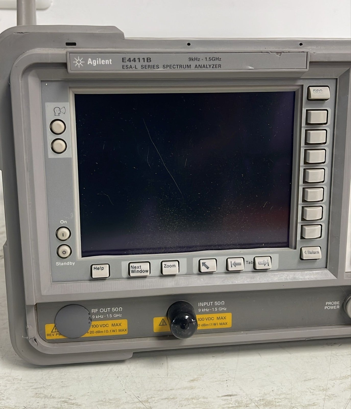 Agilent E4411B display screen close-up